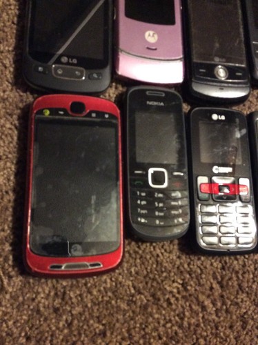 Lot of 9 Flip Phones Blackberry Motorola LG Cellular Untested
