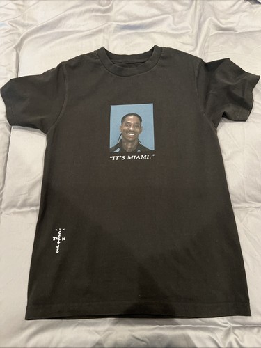 Travis Scott 逮捕 Tシャツ IT's MIAMI XL 限定品 Travis Scott 逮捕 Tシャツ IT's MIAMI XL 限定品 - メルカリ