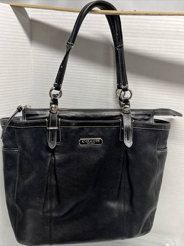 COACH ロゴ入り Shi------on.*. 公式】COACH – コーチ | 【DISNEY X COACH】スウィンガー 20