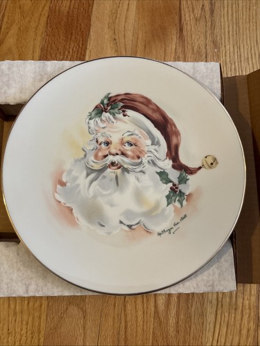 An Old Fashioned Santa 1983 Ltd Ed. Decorative Plate Signed