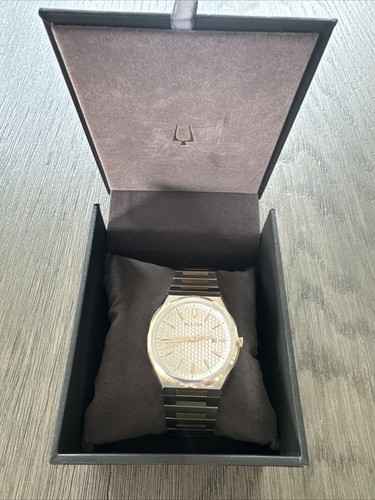 Pre-owned Bulova Classic Two-tone Stainless Steel Quartz Men's Watch 98b424