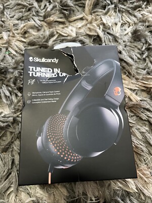 Skullcandy Riff On Ear Headphones with Mic & Track. Box Damage