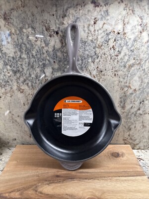 Le Creuset Classic Cast Iron Handle Skillet, 9'', Gray - No Box NWT