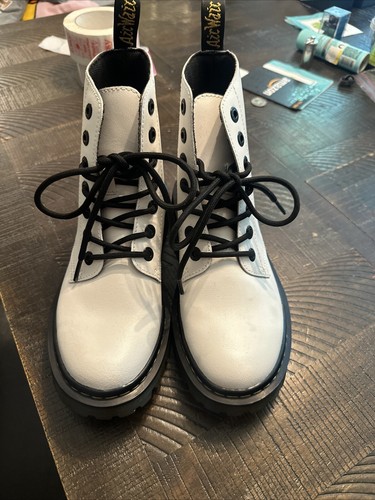Dr Martens Luana Women's Size 7 White Leather Air Wair Lace