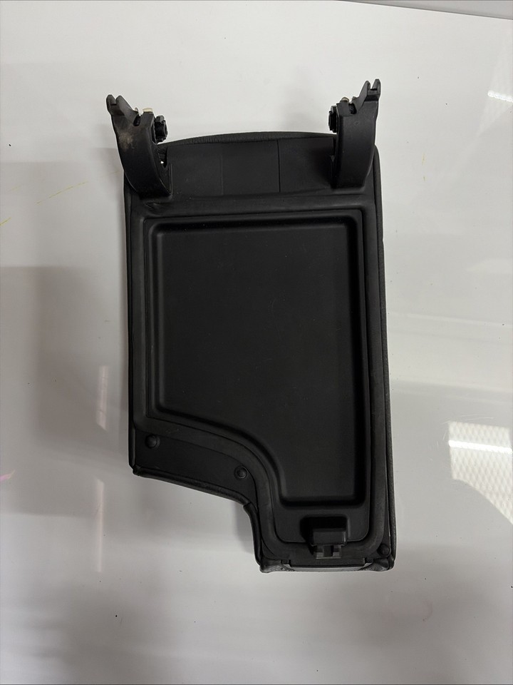 BMW E90 E91 E92 323i 328i 330i 335i Center Console Armrest Black Leather, photo 2