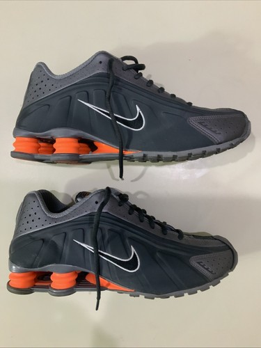 靴 NIKE SHOX R4 BLACK MAX ORANGE Nike Shox R4 Black Grailify 11.jpg