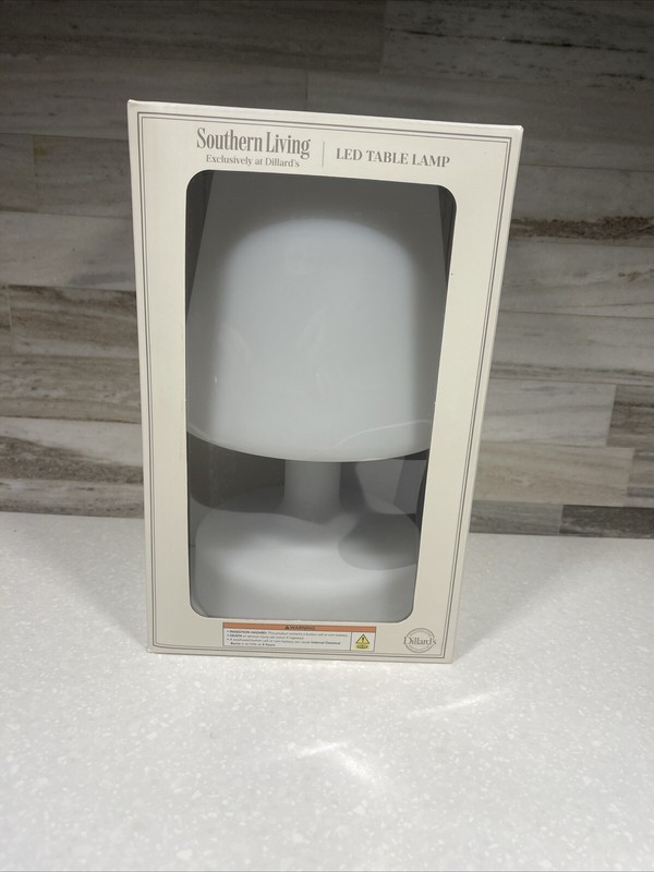 SOUTHERN LIVING LED TABLE LAMP VERY COOL MUST LOOK RETAIL