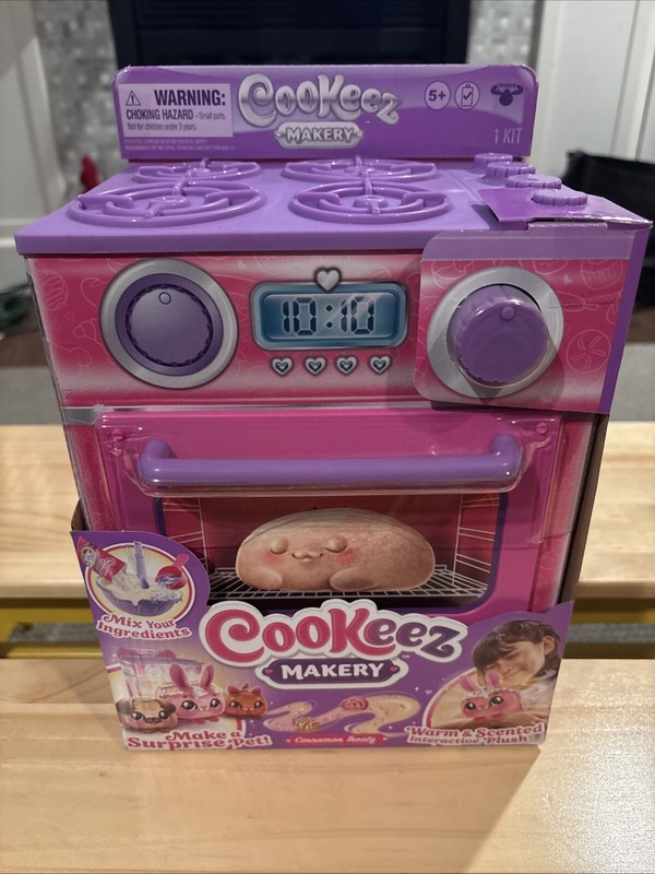 Cookeez Makery Cinnamon Treatz Pink Oven! Which pet will you