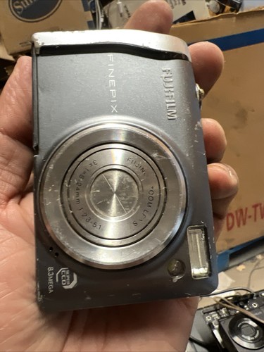 Fujifilm FinePix F Series F40fd 8.3 MP Digital Camera