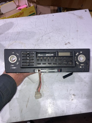 1985-1987 JAGUAR XJS XJ6 OEM AM/FM CAR RADIO CASSETTE 106050