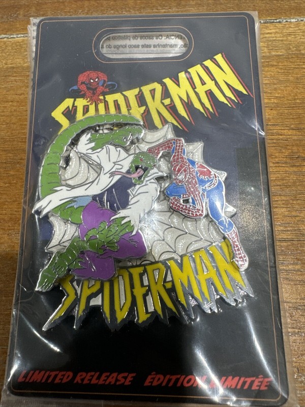 Marvel Classic Spider-Man vs Lizard Limited Release Pin • Disney