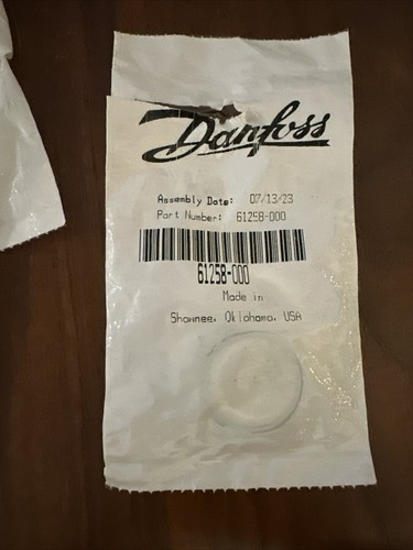 Danfoss/Char Lynn/ Eaton seal kit 61258-000 (missing Shaft