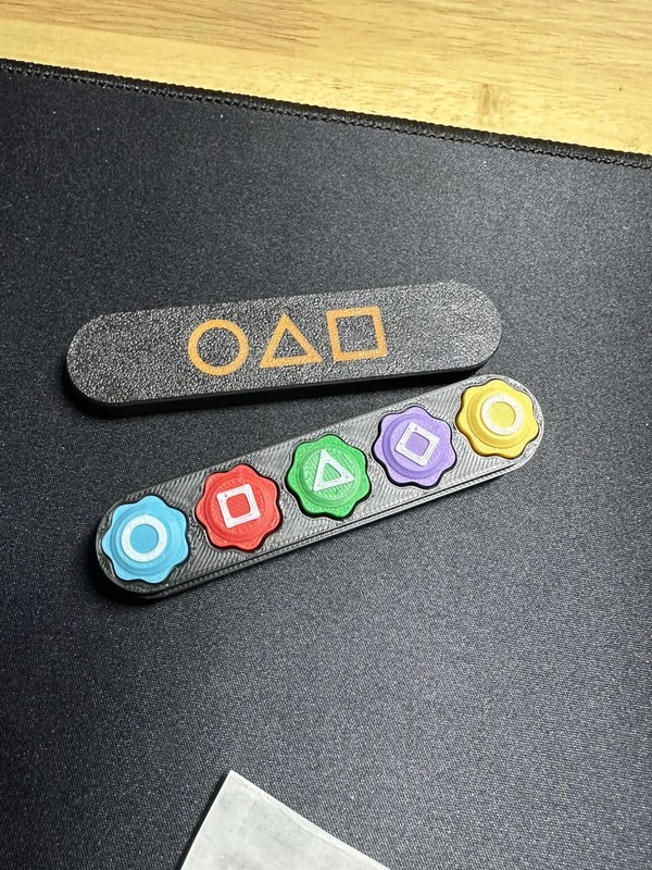 Squid Game 2 - Gonggi Game WEIGHTED! Comes with CASE