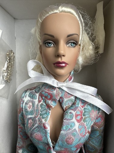 トナードールの16インチドール  シドニードール Tonner TYLER WENTWORTH 2004 ICE BLUE SYDNEY CHASE 16