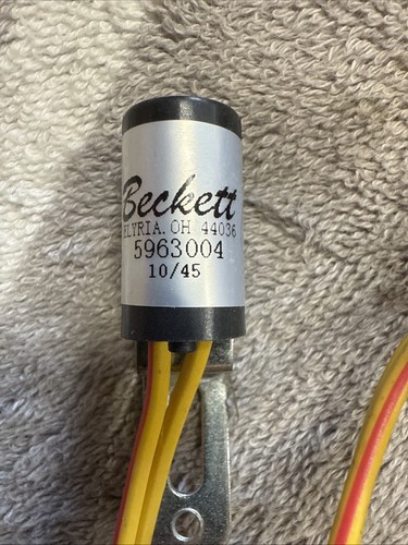 Beckett BRAND 7006U, Part# 5963004 Flame Plug /socket Honeywell# C554. Plug Only