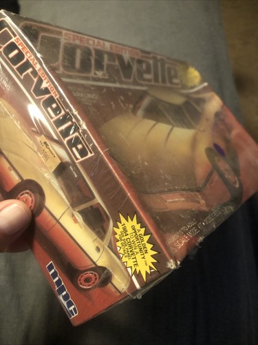 MPC Special Edition Sparkling Gold Metallic Corvette 1/25 Scale Model Kit 1-3724