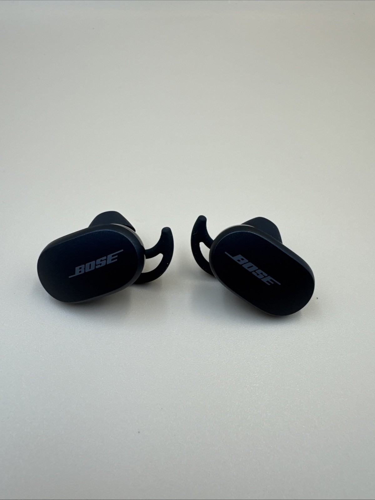Bose QuietComfort Sport Earbuds For Parts Repair (Connection Issue)