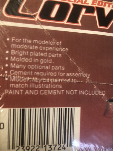 MPC Special Edition Sparkling Gold Metallic Corvette 1/25 Scale Model Kit 1-3724