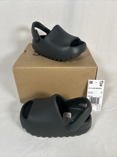 靴 adidas yeezy slide dark onyx 28.5 Amazon.com | adidas Yeezy Slide Dark Onyx (Kids) - Size 2Y