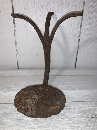 Antique 3 Leg Cast Iron Steal Rusty Buggy Carriage Wagon Step