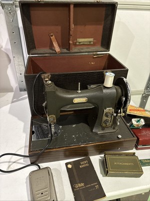 VINTAGE WHITE ROTARY ELECTRIC SEWING MACHINE 77 Series WITH TRAVEL CASE
