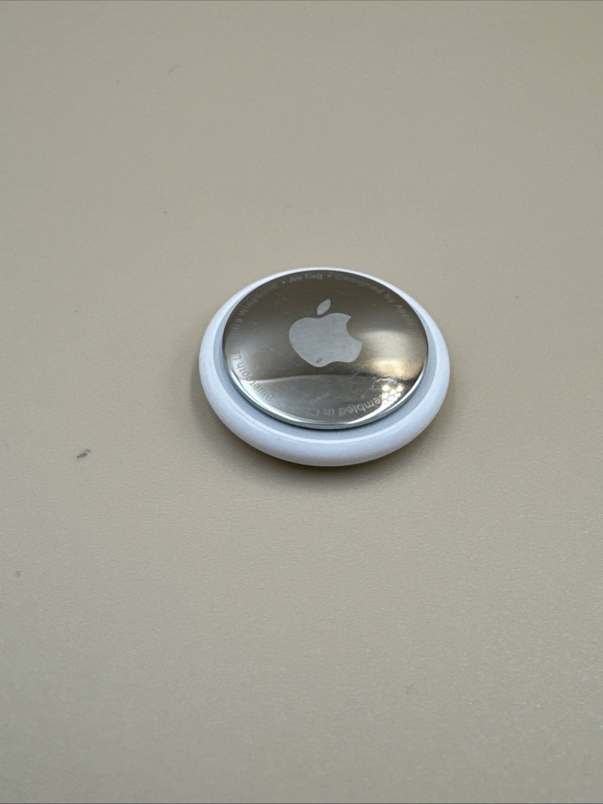Apple AirTag Bluetooth Tracker - Silver (MX532AM/A) Model A2187*