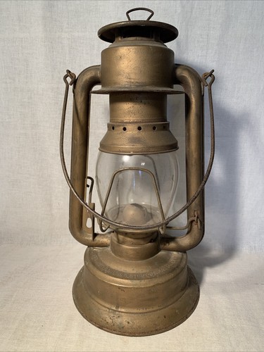 Vintage DEFIANCE LANTERN & STPG CO. No. 2 Kerosene Lantern