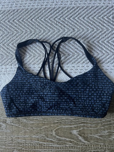新品未使用　Lululemon 薄いピンク ブラ　サイズ8 Lululemon Free To Be Zen Bra sz 8 in Black Blue Croc print