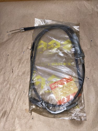 1973-77 SUZUKI GT250 THROTTLE CABLE ASSEMBLY OEM  NOS 58300-18401 58300-18402