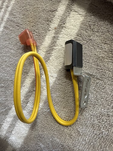 Beckett BRAND 7006U, Part# 5963004 Flame Plug /socket Honeywell# C554. Plug Only