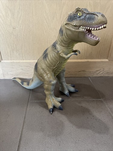 2013 Toys 'R Us Maidenhead T1817 HUGE Rubber 17