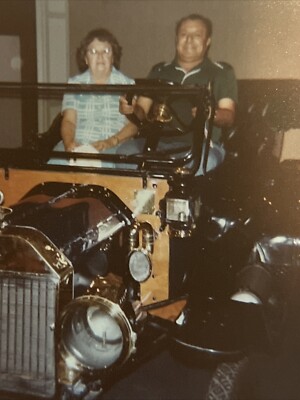 Smiling MAN Riding CLASSIC CAR With WIFE 1975 ORIGINAL VINTAGE PHOTOGRAPHY AUTO