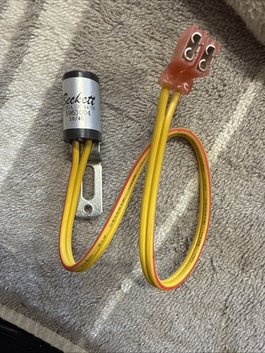 Beckett BRAND 7006U, Part# 5963004 Flame Plug /socket Honeywell# C554. Plug Only