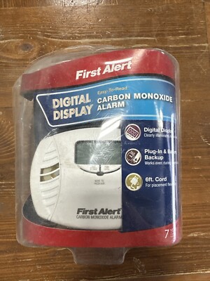 First Alert Carbon Monoxide Plug-In Alarm with Battery Backup 1039746