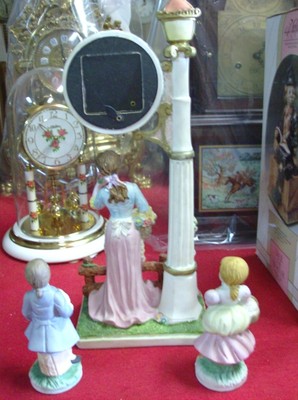 Lamp Post Lady With Kids Clock Works Great