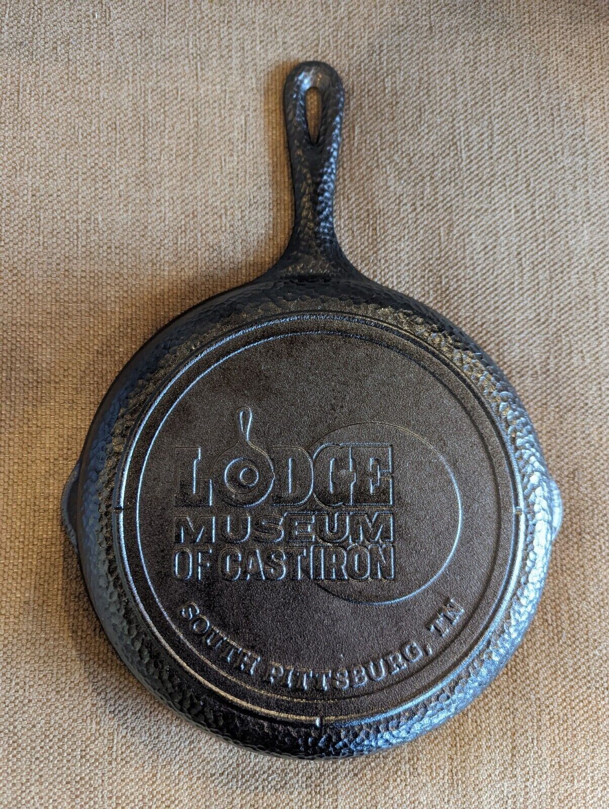 Lodge Museum Of CastIron Hammered Commemorative Skillet 9"のeBay公認海外通販