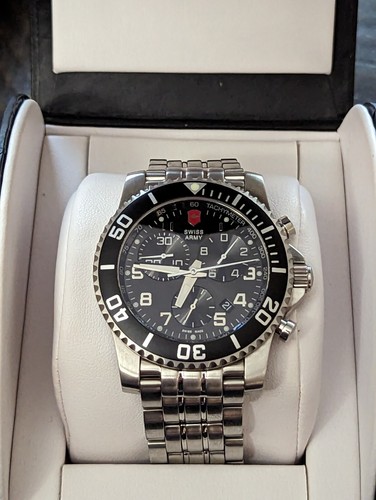 NEW Victorinox Swiss Army Maverick II 24144 Sapphire Crystal NEW Victorinox Swiss Army Maverick II 24144 Sapphire Crystal
