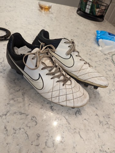 Nike tiempo cheap carbon fiber