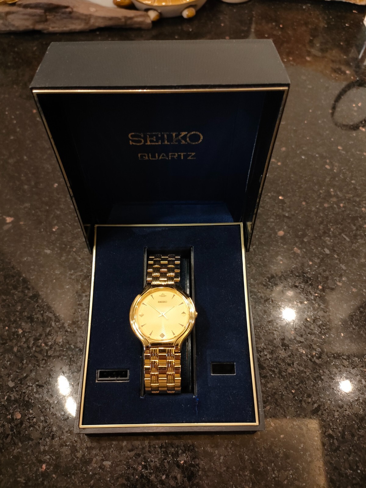 D721　セイコー SEIKO　V701-1T50　ゴールド レディース　腕時計 D721 セイコー SEIKO V701-1T50 ゴールド レディース 腕時計