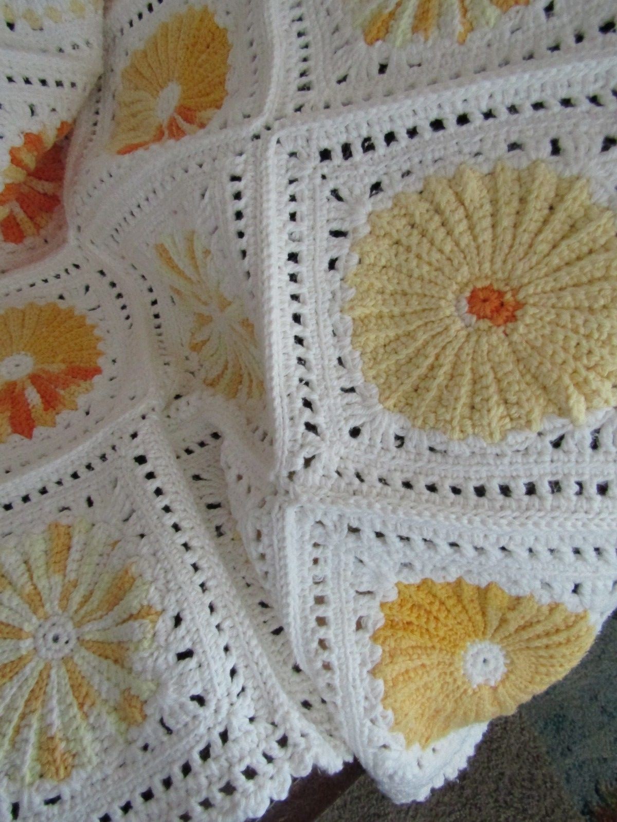 NEW HAND CROCHET YELLOW FLOWER ON WHITE MOTIF COTTON   AFGHAN LAP BLANKET THROW