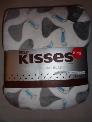 New HERSHEY'S KISSES giant KING plush BLANKET - 108'' X 120'' 6528-8-24