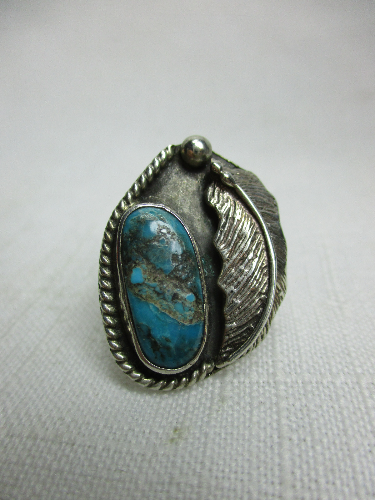 Vintage NATIVE AMERICAN Ring with Genuine Turquoise and Feather - 7.1 Grams Sz 4
