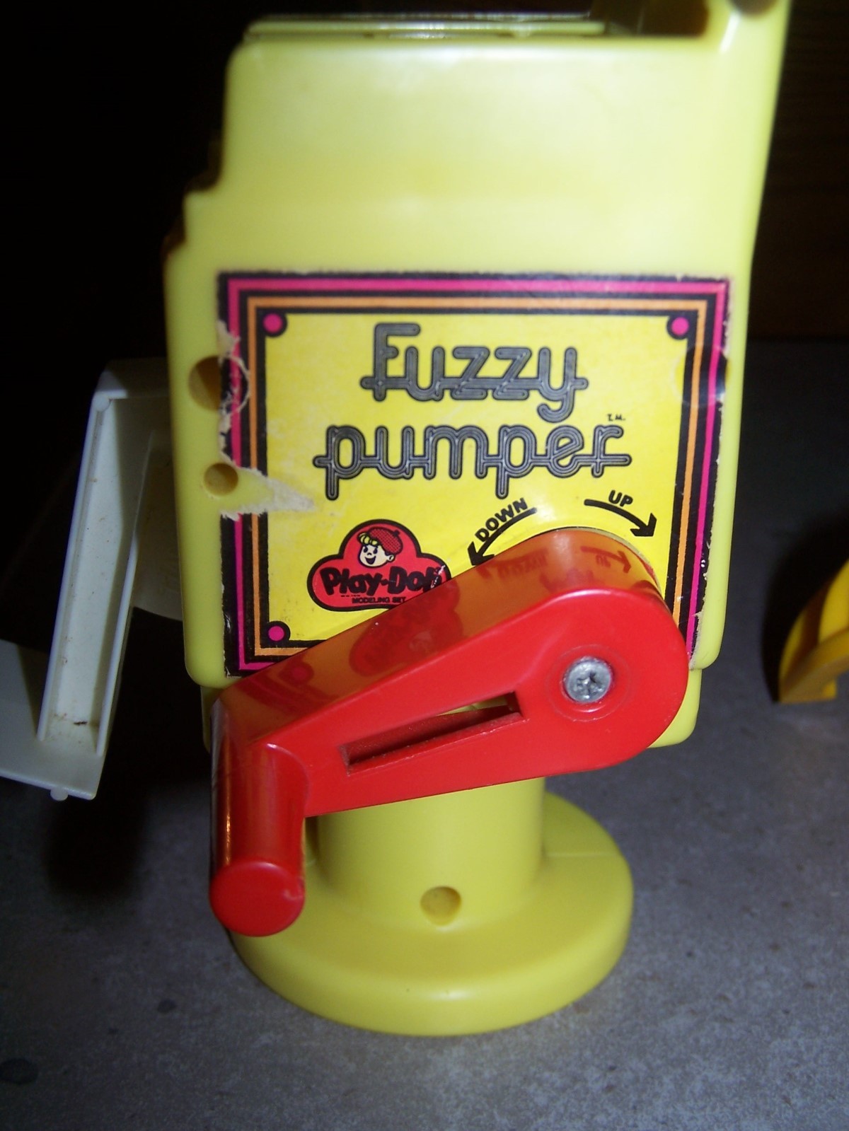 Vintage Play-Doh Fuzzy Pumper Barber Beauty Shop