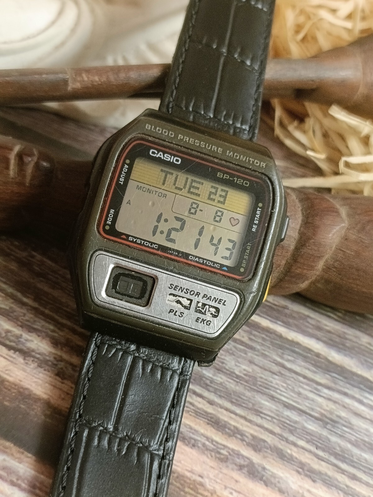 CASIO カシオ/血圧測定機能付き/クオーツ/メンズ腕時計/デジタル