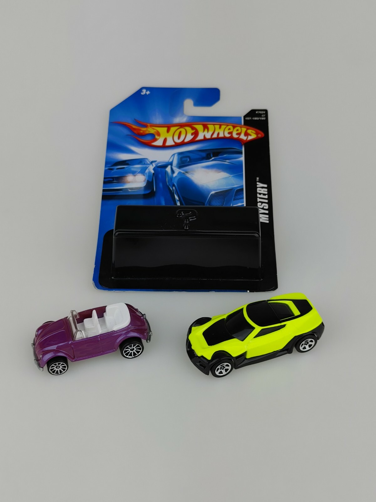 ミニカー Hotwheels VW Bug convertible Amazon.com: Hot Wheels Classic Series 2: VW Bug Convertible