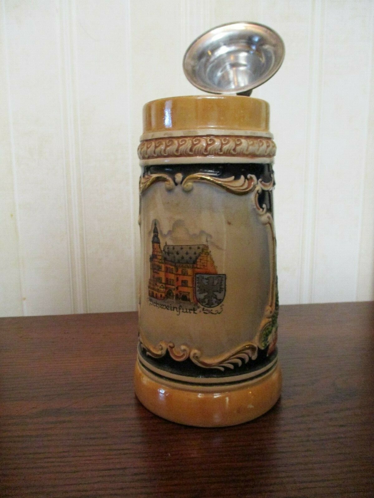 VINTAGE HOCHR HANDEMALT WEST GERMAN LIDDED BEER STEIN (TOWN BUILDINGS)