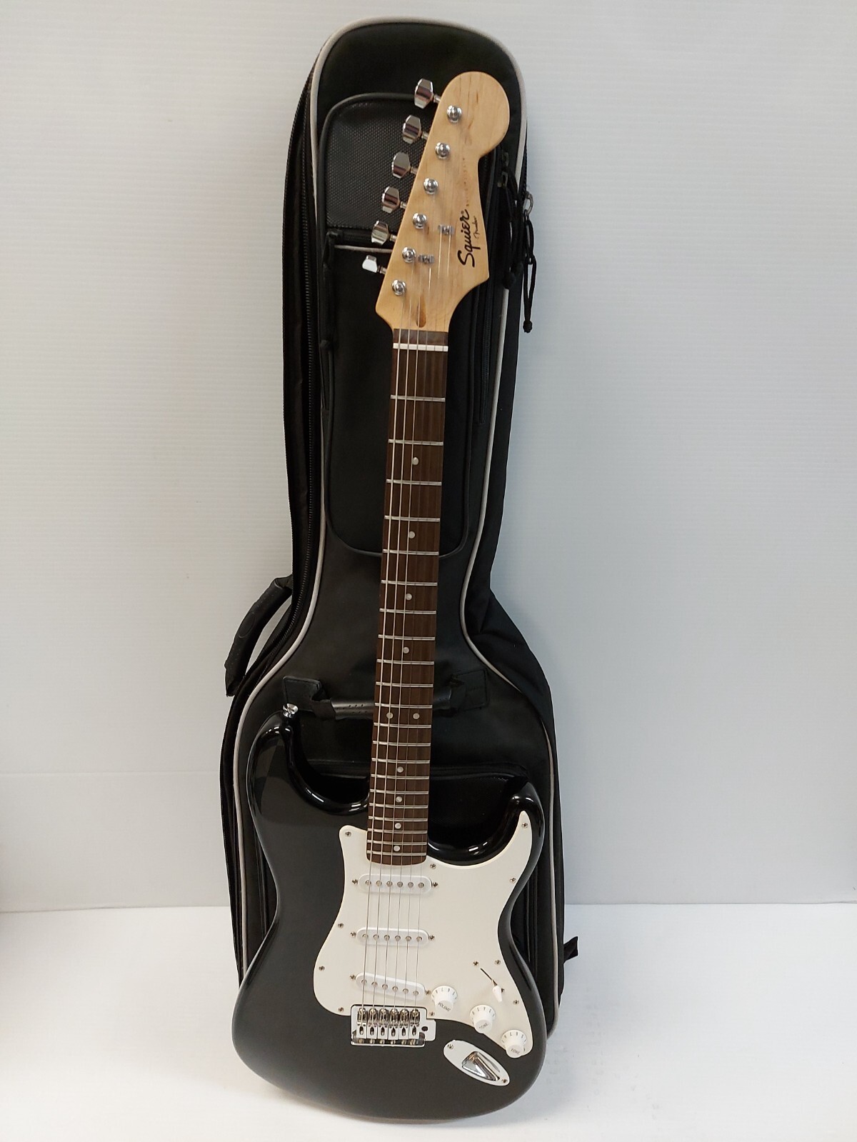 【ジャンク】SQUIER Bullet Strat Black Squier Bullet HSS Stratocaster Electric Guitar Black