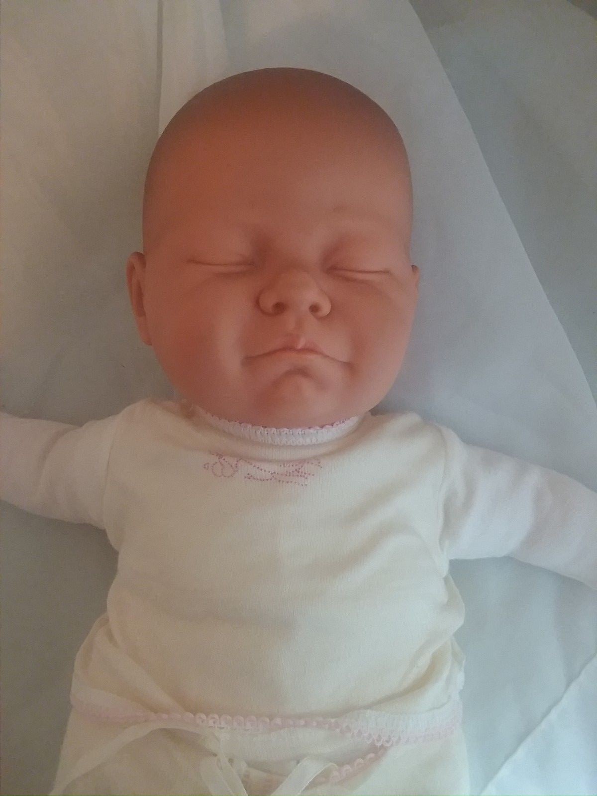Vintage Berjusa 21” Baby Doll Sleeping Newborn Made In Spain (battery)