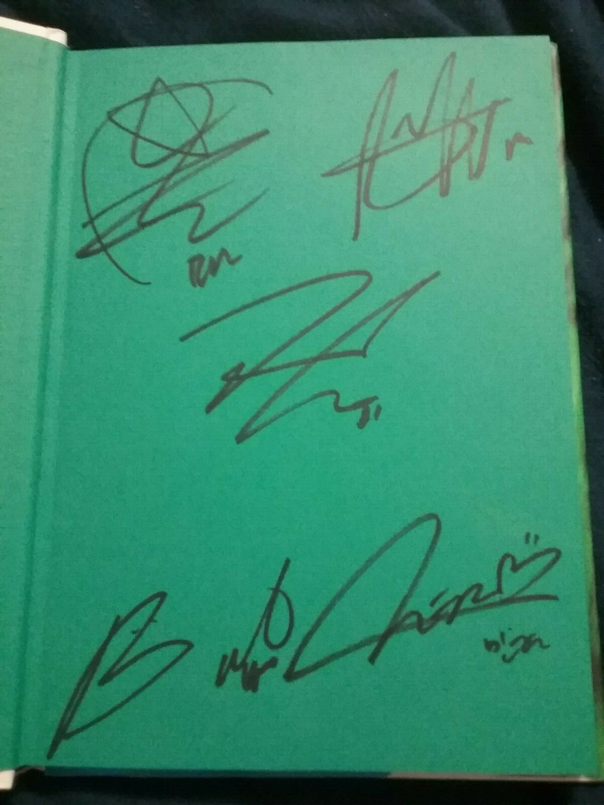 NU'EST all member signed CD