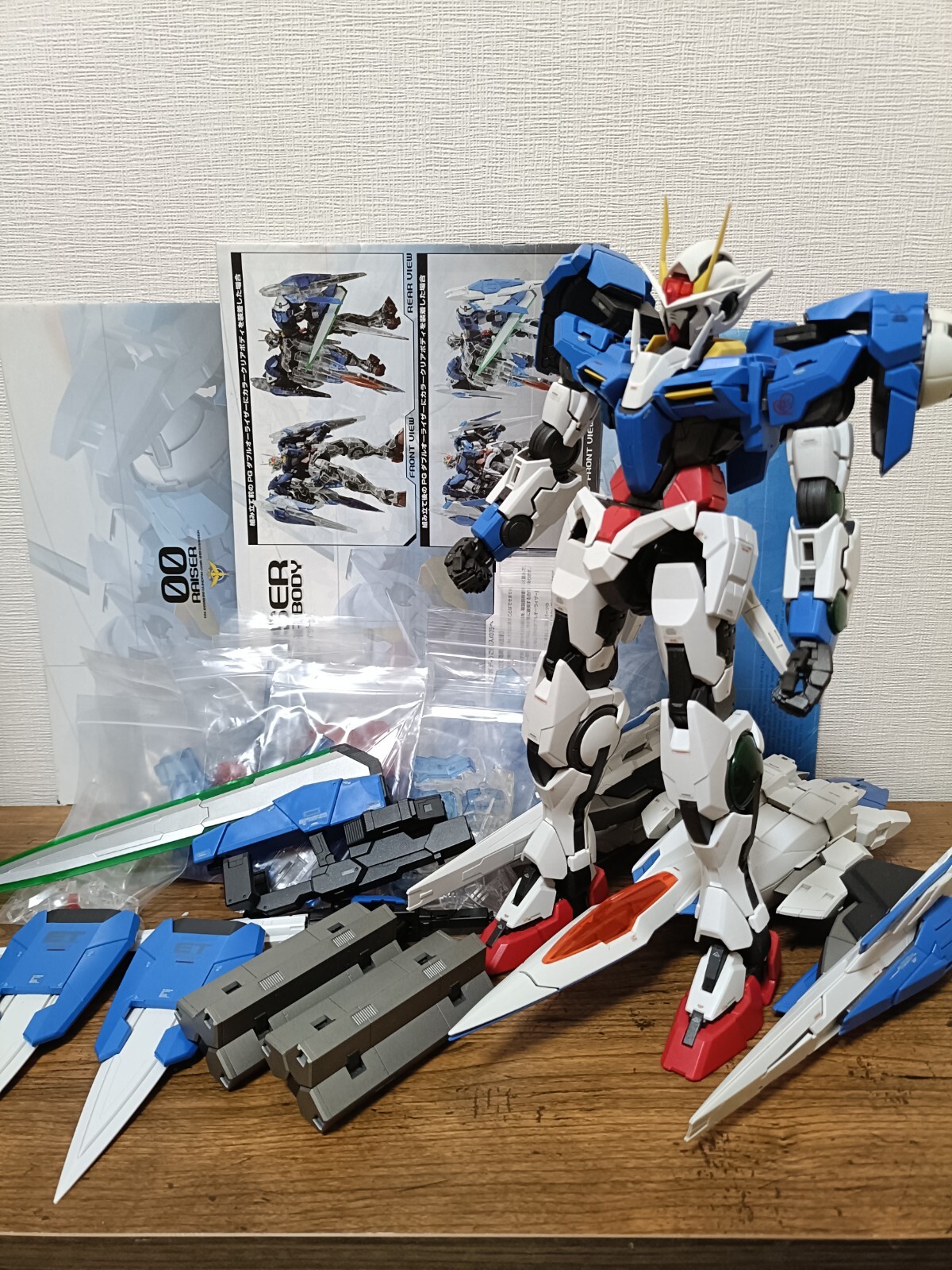 ロボット BANDAI PERFECT GRADE 00 RAISER 1/60 Bandai Hobby Gundam 00 Raiser Perfect Grade PG 1/60 Scale